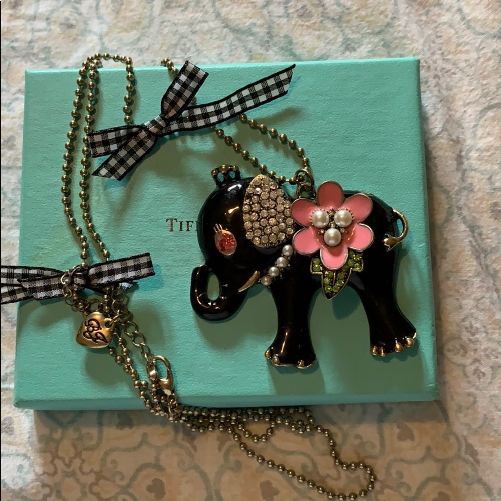 BETSEY JOHNSON Large Elephant Necklace